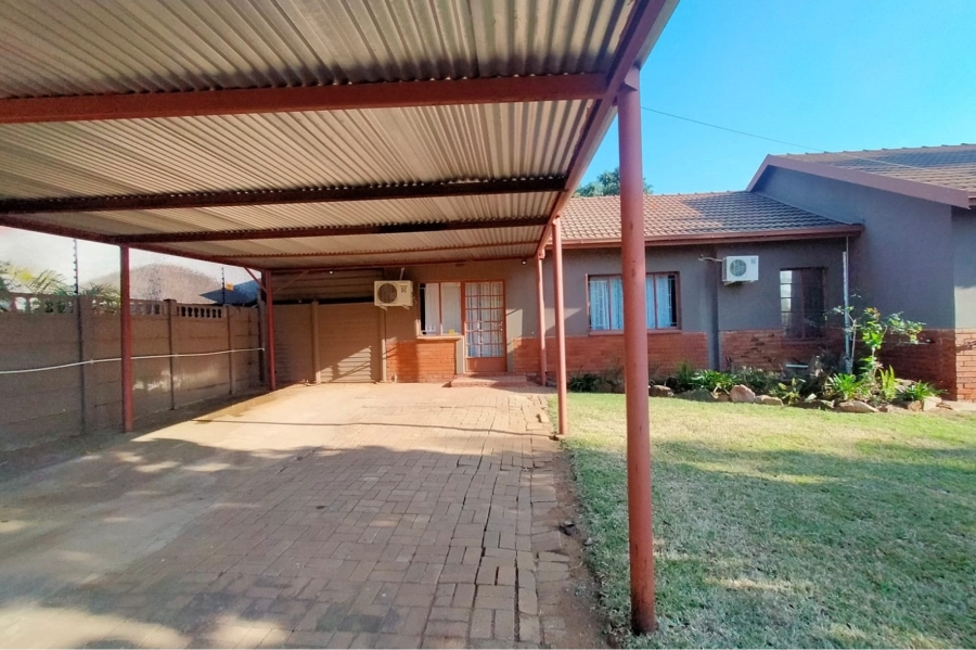 To Let 3 Bedroom Property for Rent in Geelhoutpark North West